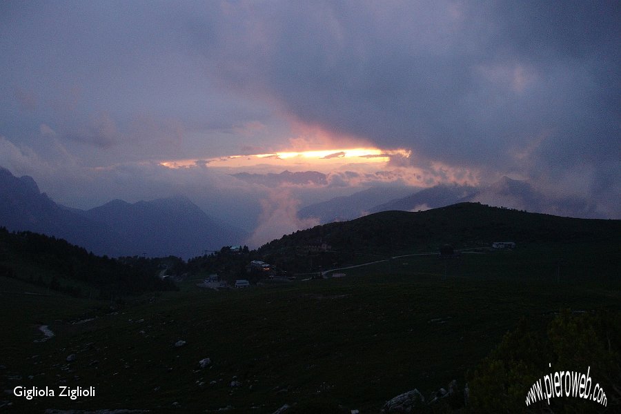 10 Tramonto dal Rif. Lecco.jpg